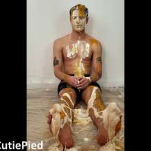 Cutiepied-production: Guillaume 5 : Push-up and Messy Feet