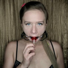 JoeYoung: Jilly = Emily Blunt?