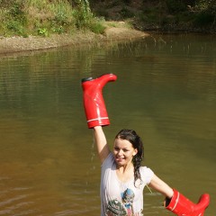 Adventureinwellies: Wild mood. Brook is having fun & playing with her wellies