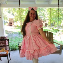 JD and Messy Andi: Janet's visit to The Sploshing Tea Room