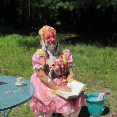 JD and Messy Andi: Janet's visit to The Sploshing Tea Room