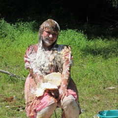 JD and Messy Andi: Janet's visit to The Sploshing Tea Room