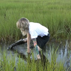 DIDVP_Leila: Theresa falls in the mud while searching for her dog