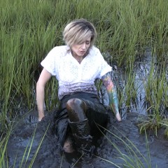 DIDVP_Leila: Theresa falls in the mud while searching for her dog