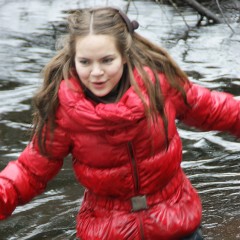 Adventureinwellies: WAM lady in red jacket and a nice wellies :)