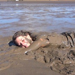 LisaMoomin: Muddy Little Black Dresses.