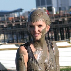 LisaMoomin: Muddy Little Black Dresses.