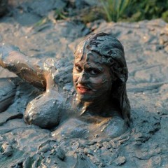 kakurai: Mud, paint, chocolate.