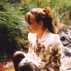 katew: Four girls stuck in the mud