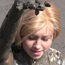 LisaMoomin: Muddy Girls!