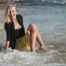 EdwinR: Emily swims at the beach