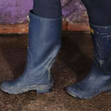 DungeonMasterOne: Susie and Rosemary make out in messy jodhpurs and disco pants!