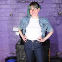 DungeonMasterOne: Friday and Cindy in blue jeans and gunge!
