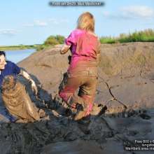 DungeonMasterOne: Mud Medicine!  Medics Violet and Felicity take to the mudbanks