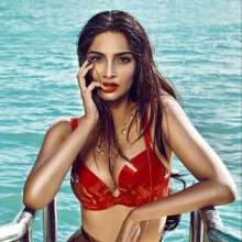 lofw: 2 girls in sexy leatherskirts!