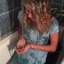 Top Messy Girls: Curly-haired Girl Gets 2 Buckets of Slime