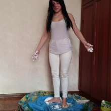 Top Messy Girls: Girl in White Clothes Receives a Food