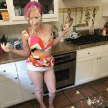 CreamMeAgain: Public Pieing!