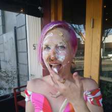 CreamMeAgain: Public Pieing!