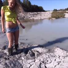 RevSlymsford: Muddy Welly Fun In Tight Yellow Top And Daisy Dukes