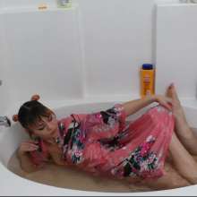 JustJade: Silk Robe Bath