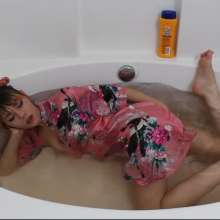 JustJade: Silk Robe Bath