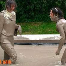 FOXY: mud wrestling