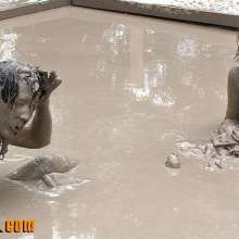 FOXY: mud wrestling
