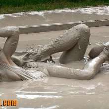 FOXY: mud wrestling