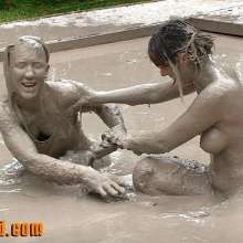 FOXY: mud wrestling