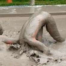 FOXY: mud wrestling