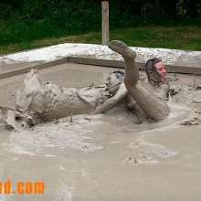 FOXY: mud wrestling