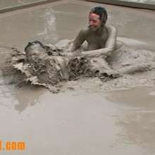 FOXY: mud wrestling