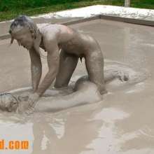 FOXY: mud wrestling