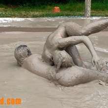 FOXY: mud wrestling