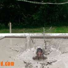 FOXY: mud wrestling
