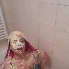 TheGungeZone: Zelenia's Custard Bathtime
