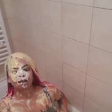 TheGungeZone: Zelenia's Custard Bathtime