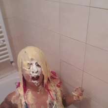 TheGungeZone: Zelenia's Custard Bathtime