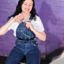 DungeonMasterOne: Honeysuckle's Dungaree Bathtime: Wet denim overalls!