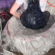 DungeonMasterOne: Honeysuckle's Dungaree Bathtime: Wet denim overalls!