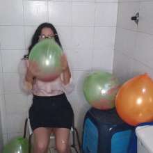 Nataly Loveu: Messing up Balloons