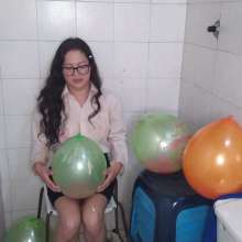 Nataly Loveu: Messing up Balloons