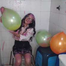 Nataly Loveu: Messing up Balloons