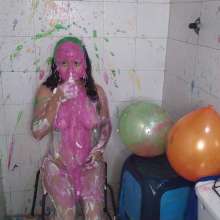 Nataly Loveu: Messing up Balloons
