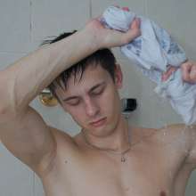 Wet Live Team: Wet Ruslan Takes Shampoo on His Head!