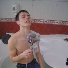 Wet Live Team: Wet Ruslan Takes Shampoo on His Head!