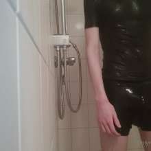 JakeHowarth: Watch me shower in my t-shirt and calvins