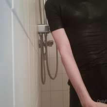 JakeHowarth: Watch me shower in my t-shirt and calvins