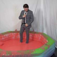 1MessyGuy: What's your favourite outfit for Males to Wear?